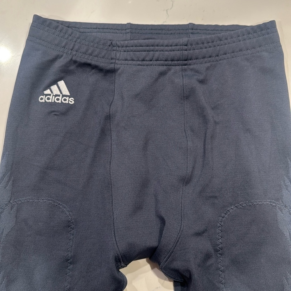 Adidas youth football training pants sizer XL gray. Brand new never worn.